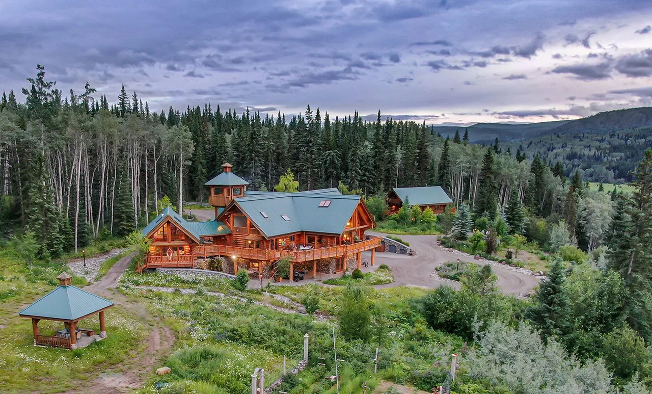 Nearly 400Acre Canadian Estate in Rugged Wilderness to Be Auctioned