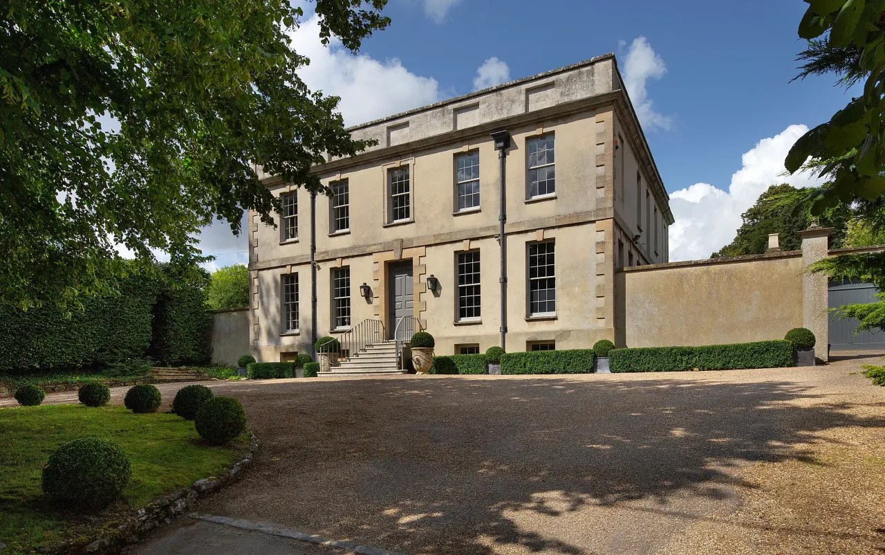 Manor in England’s Cotswolds Asks £2.25 million