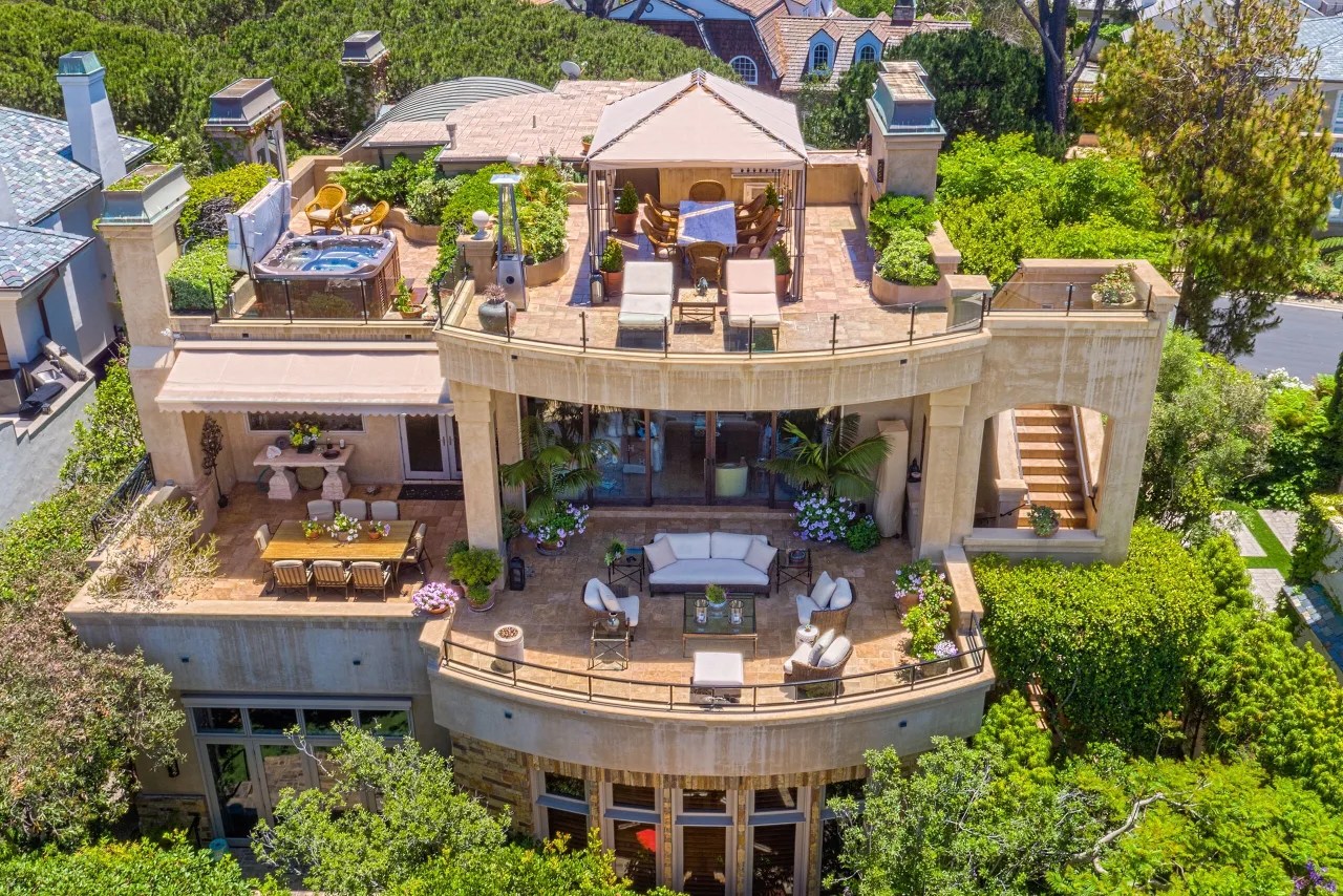 Oceanfront Estate in Laguna Beach With 11Car Underground Garage to Hit
