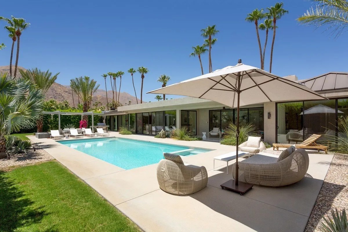 Old Las Palmas Offers Serious Privacy and Square Footage in Palm