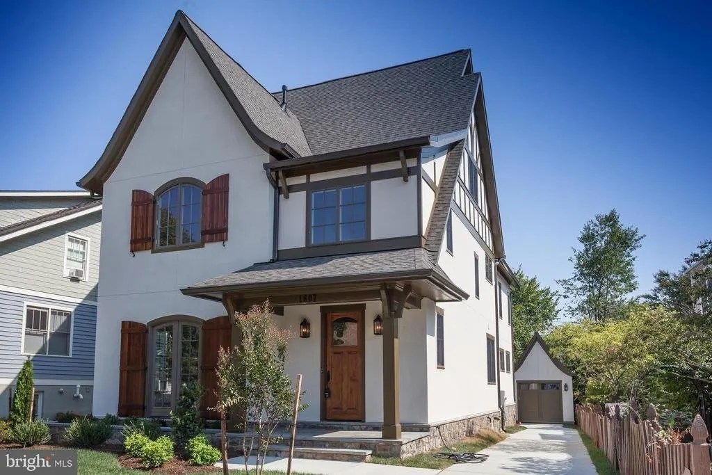 Arlington, Virginia’s Lyon Village Feels Like ‘Norman Rockwell on a