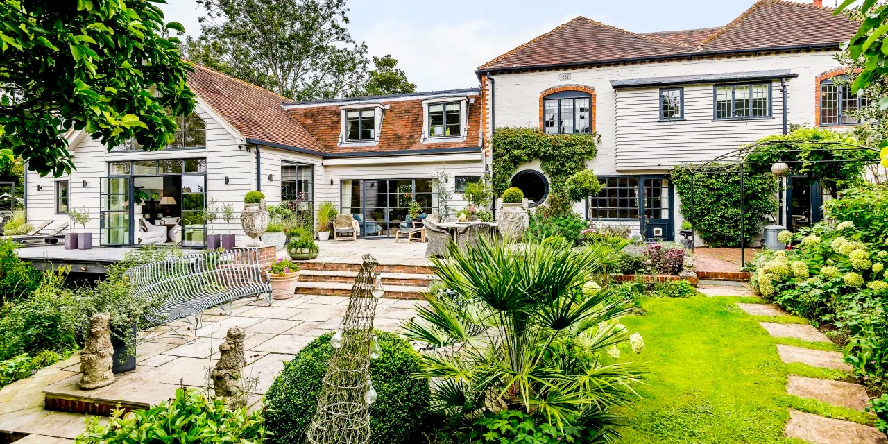 18th Century ‘Old House,’ Set on the River Thames, Lists in Oxfordshire, England Mansion Global