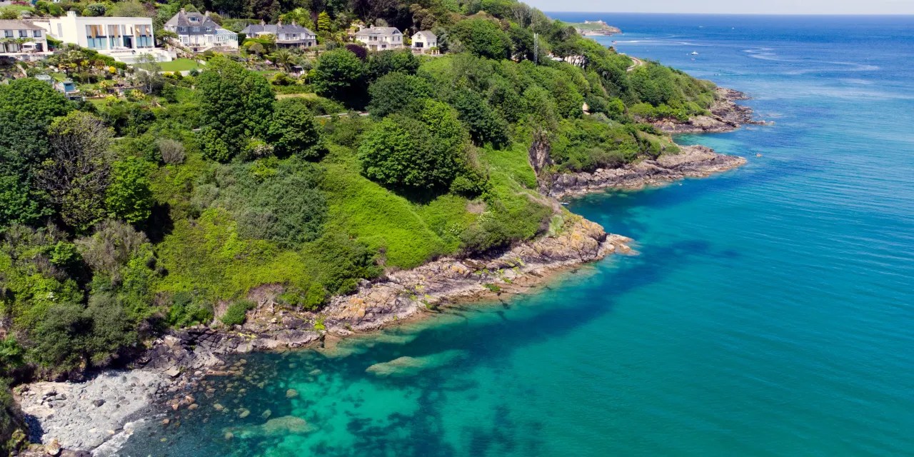 CliffTop Home Overlooking England’s Carbis Bay Lists for £1.5 Million