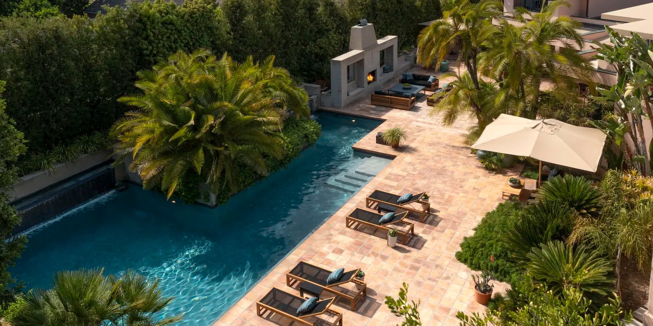 1917 Spanish Revival in Old Town Pasadena Is a Car Collector’s Dream