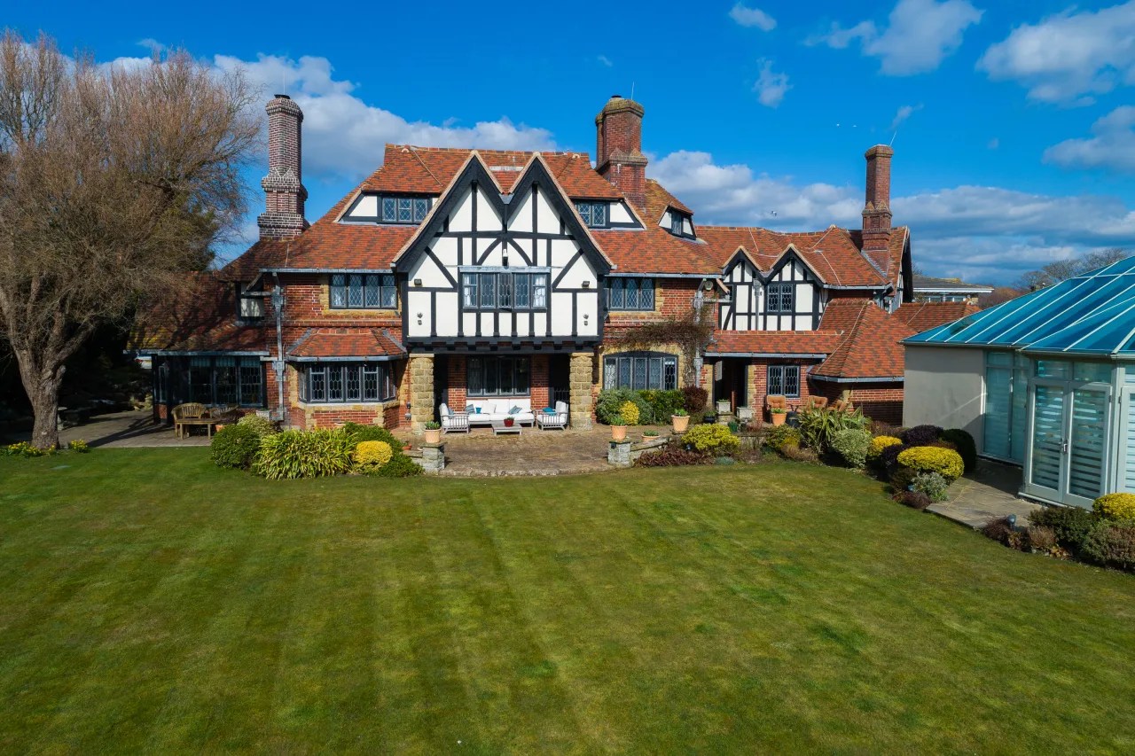 Arts And Crafts House