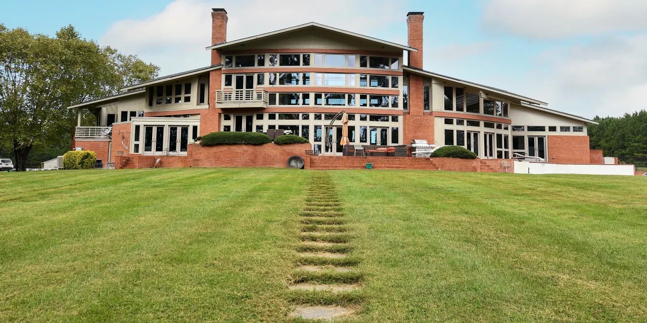 17Acre Riverfront Property With Equestrian Facilities in the Heart of