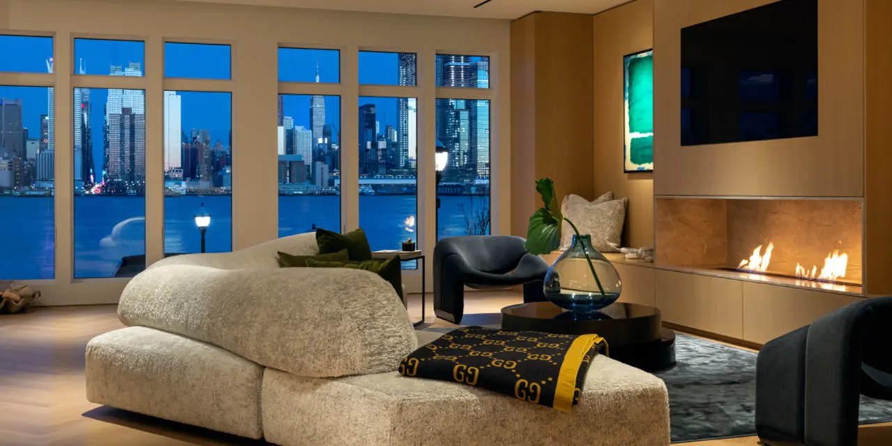 This Waterfront Townhouse in Weehawken, New Jersey, Peers Right Down