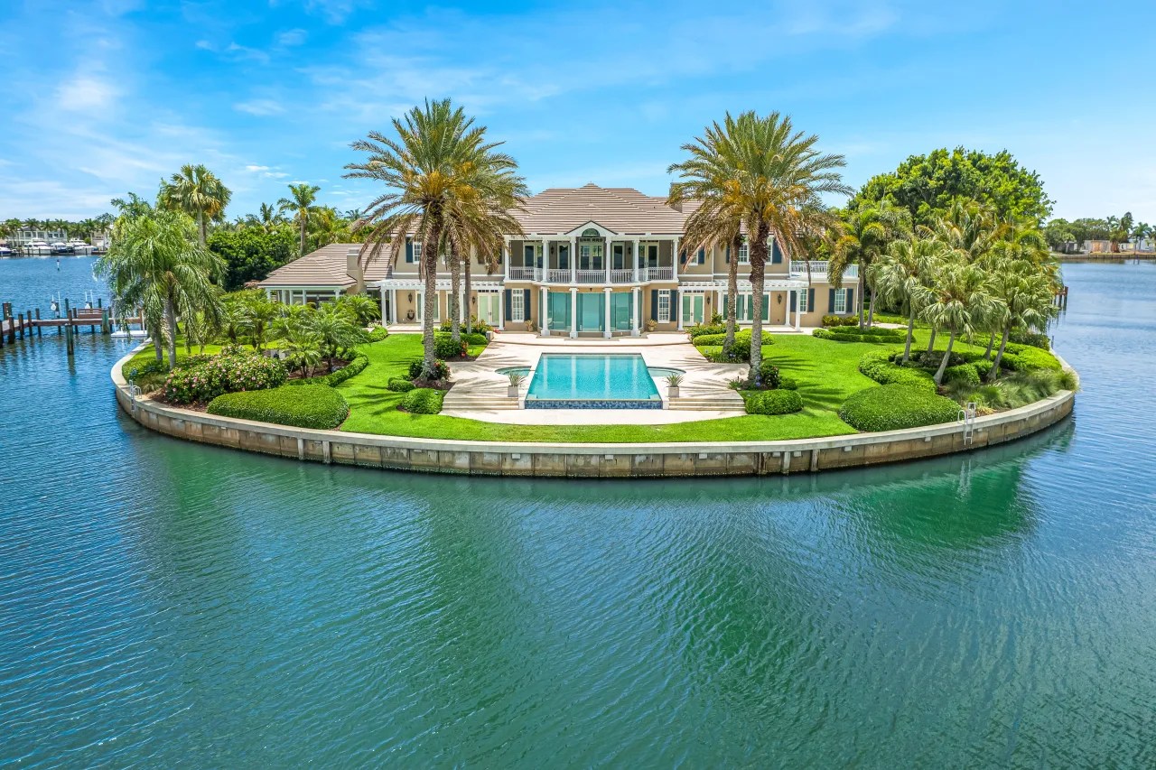 Million Dollar Mansions On The Beach