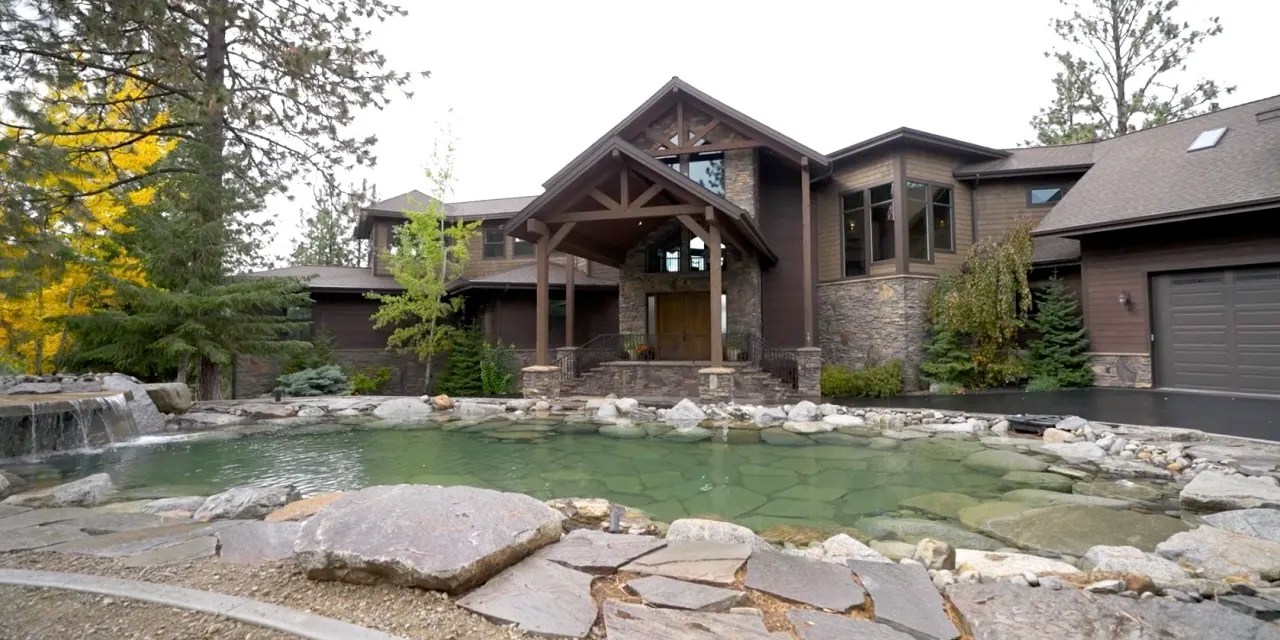 A Mountaintop Hunter’s Paradise in Coeur D’Alene, Idaho, Mixes Frontier