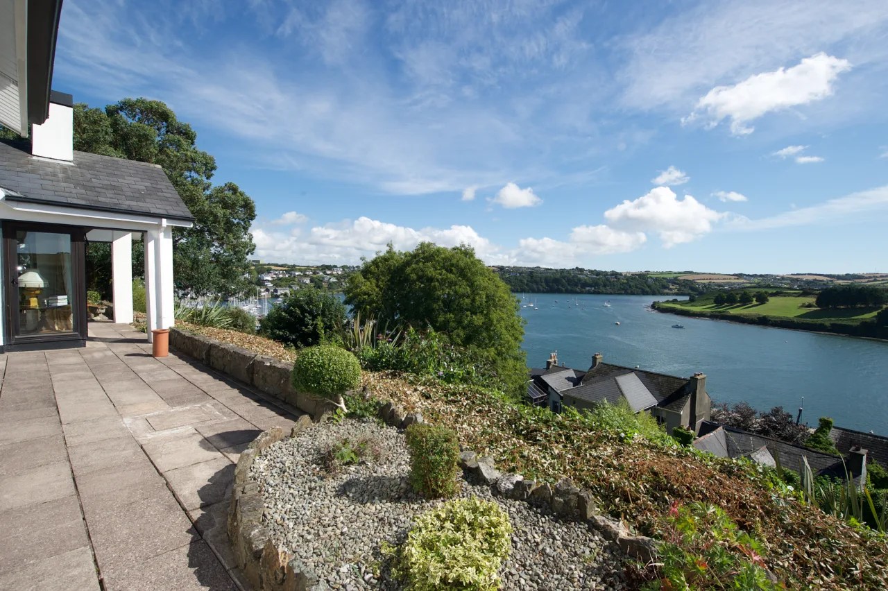 Ireland’s Kinsale is a Charming Fishing Town That Attracts