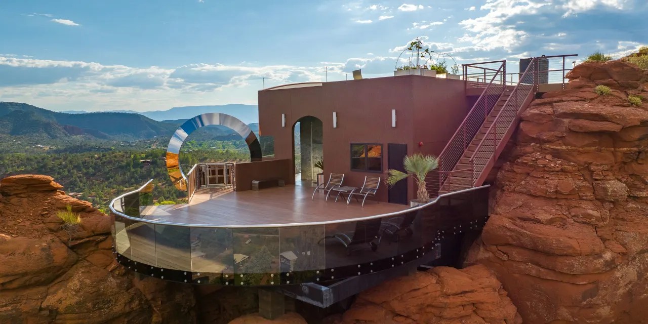 What’s Life Like 200 Feet Above the Arizona Desert? ‘It Never Gets Old