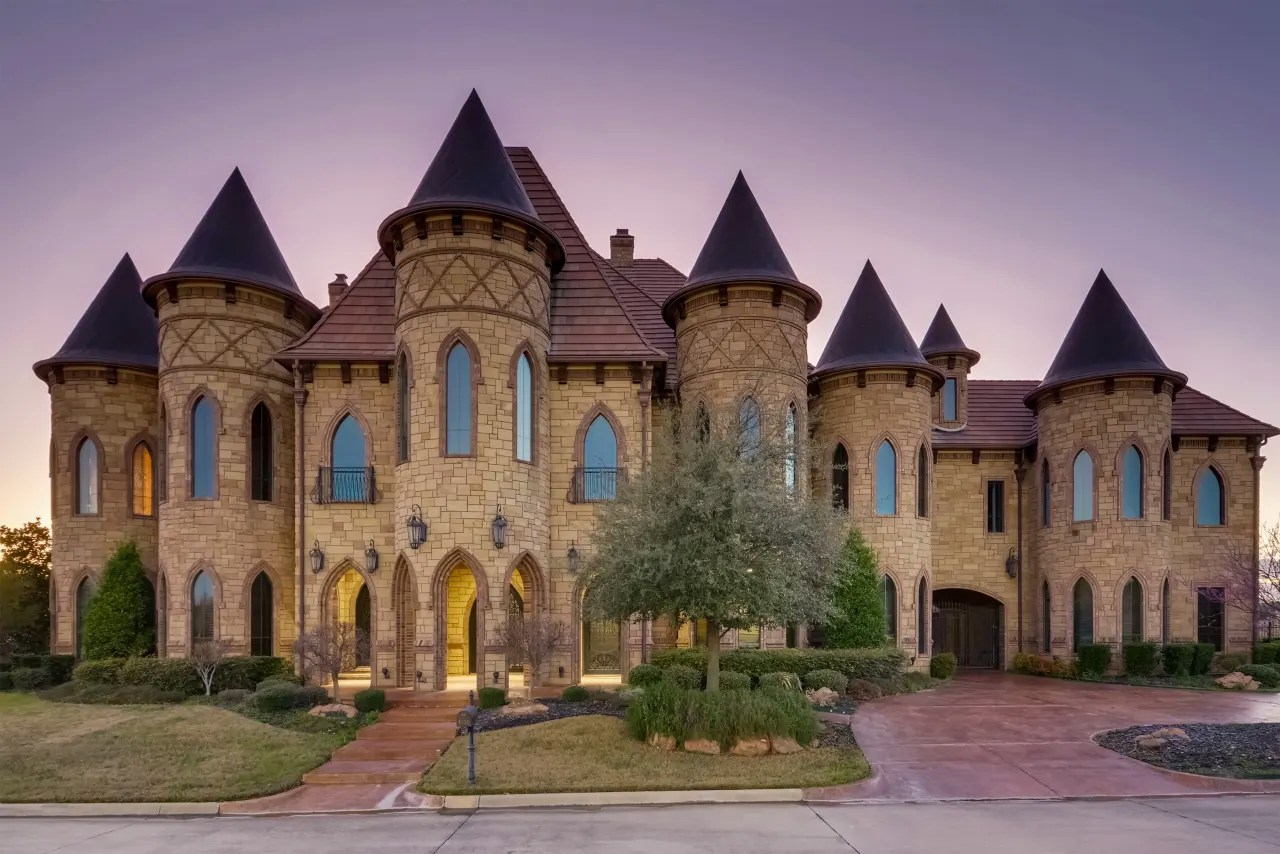 Texas ‘Castle’ Heads to Auction Mansion Global