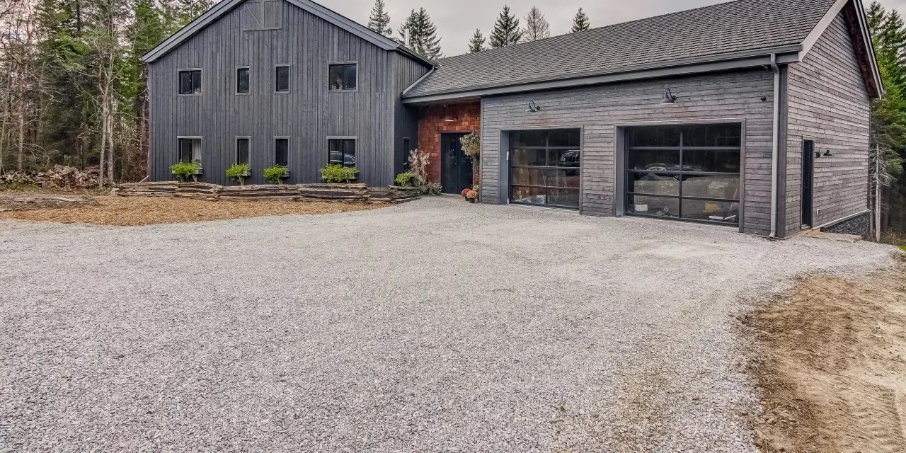 ‘The Walls Are the Art’ in a Newly Listed Home in Ontario, Canada