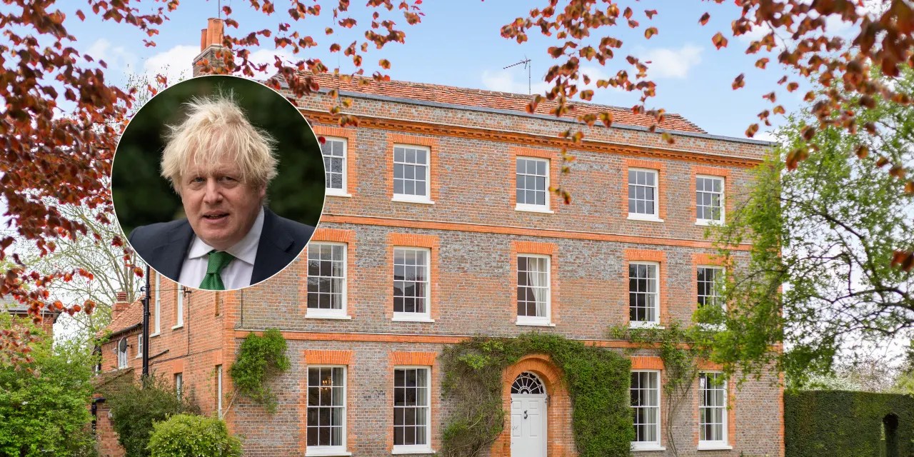 Boris Johnson Is Buying a 400YearOld Moated House in Oxfordshire