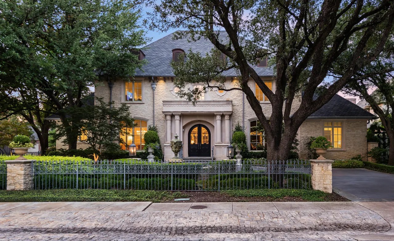 Mansion in Affluent Dallas Suburb Popular With Billionaires Heads to