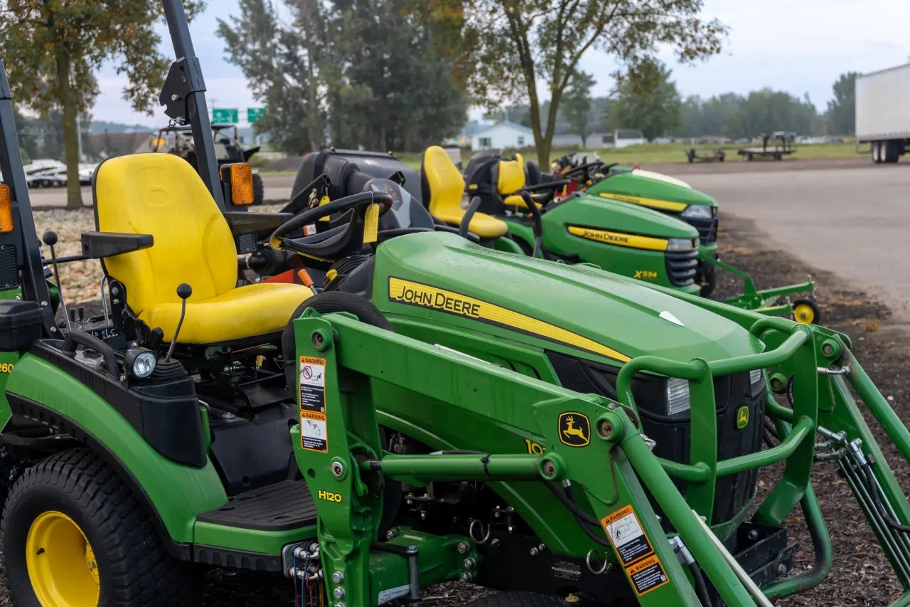 Deere’s outlook disappoints, as it means the agriculture sector hasn’t bottomed yet