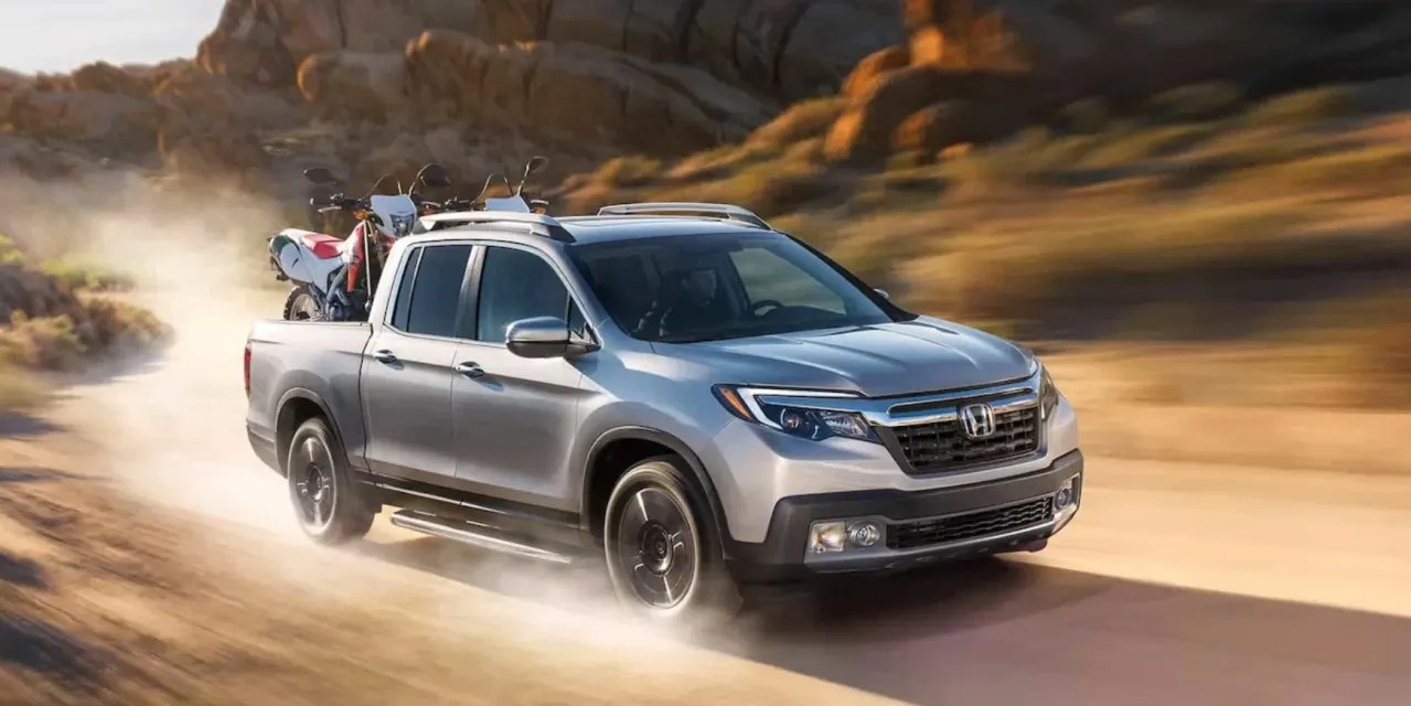 The 2021 Jeep Gladiator vs. 2021 Honda Ridgeline 2 midsize pickups