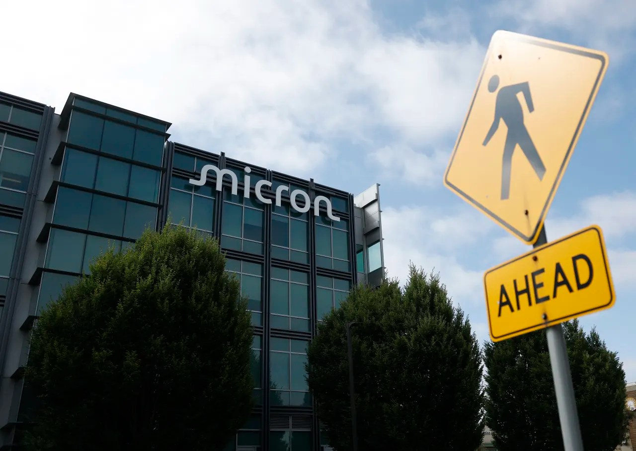 This Micron stock chart is sending an ominous signal, if history is any guide