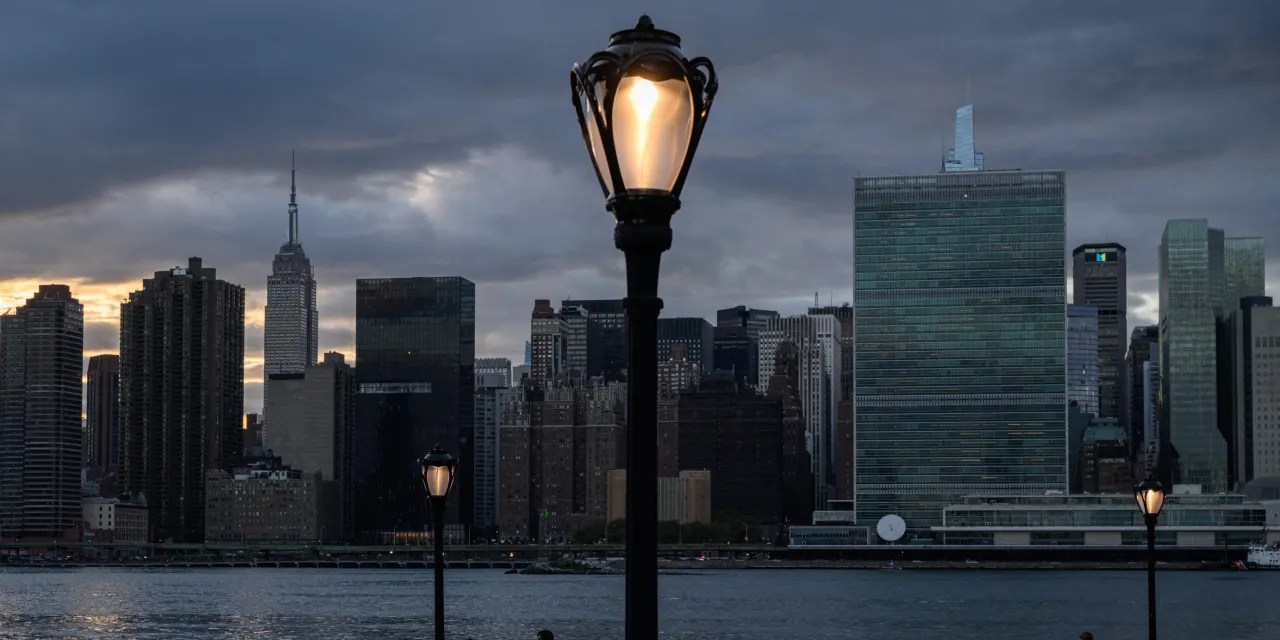 Commercial property woes grow with only 9 of Manhattan office workers