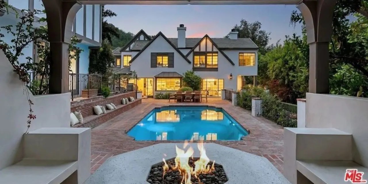 Singer and beauty boss Rihanna unloads one of her Beverly Hills homes