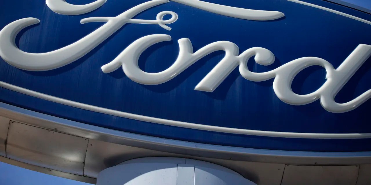 U.S. regulators close investigation into Ford Escape door latches and