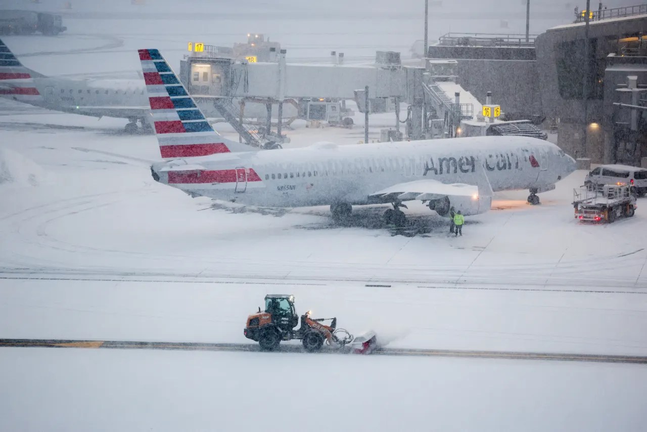 10,000 flights canceled, a 0 million hit from the storm and a plunging stock: American Airlines’ bad week