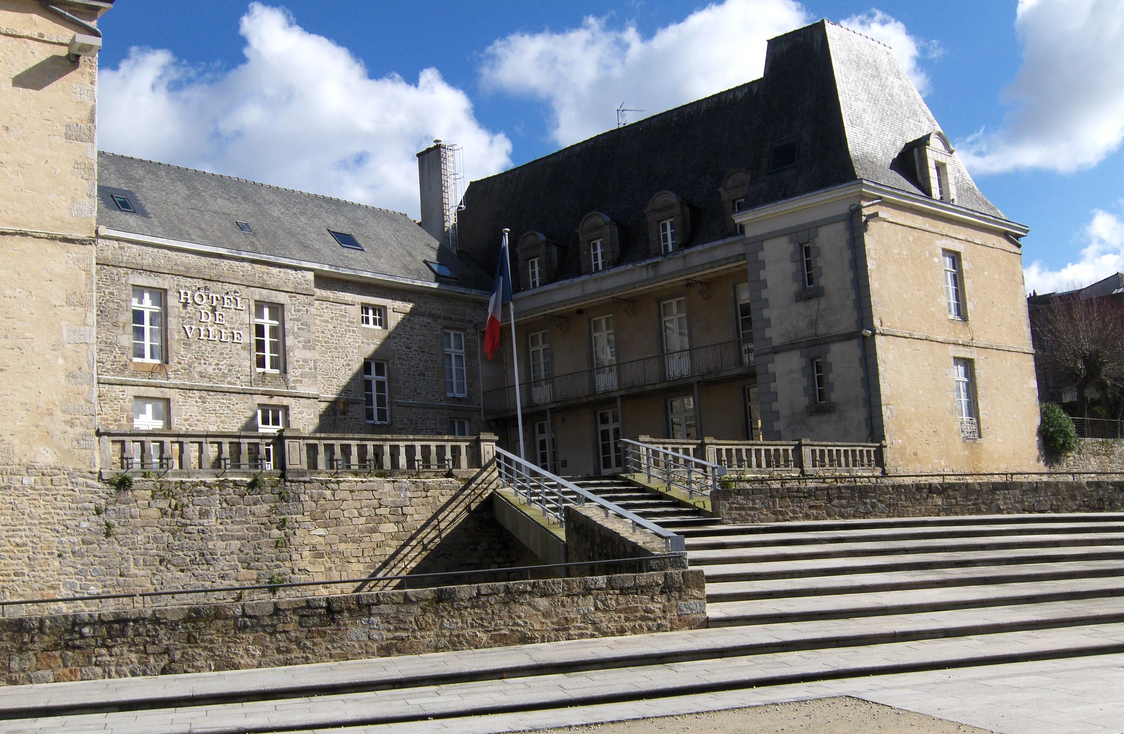 Place Duclos en Dinan 1 opiniones y 5 fotos