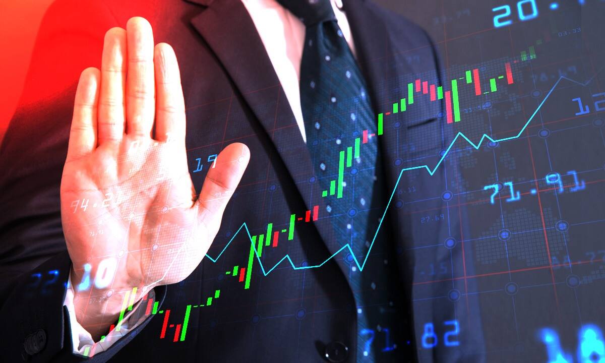 Here are the largecap stocks most shunned by active fund managers