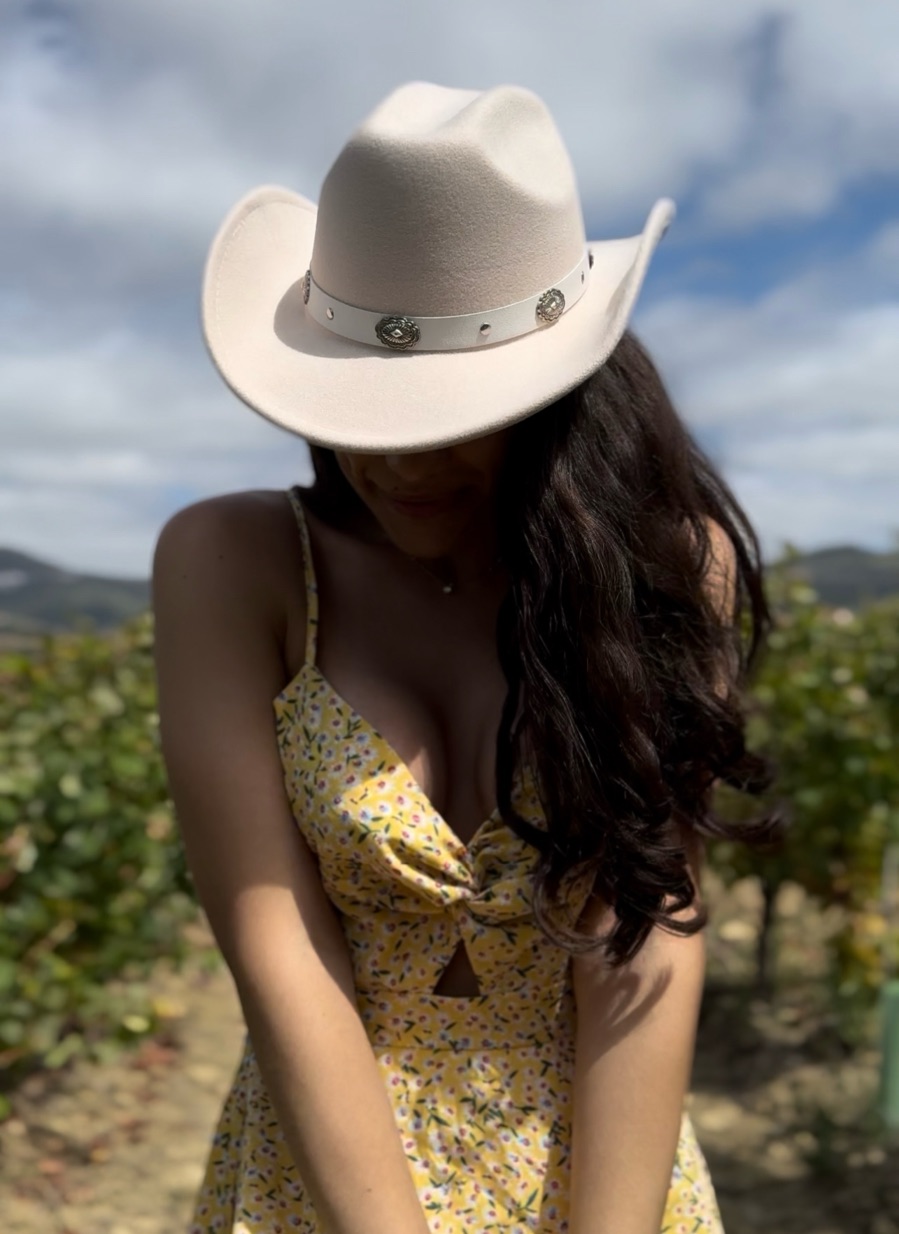 @bellalaurents • Milkshake Website Builder