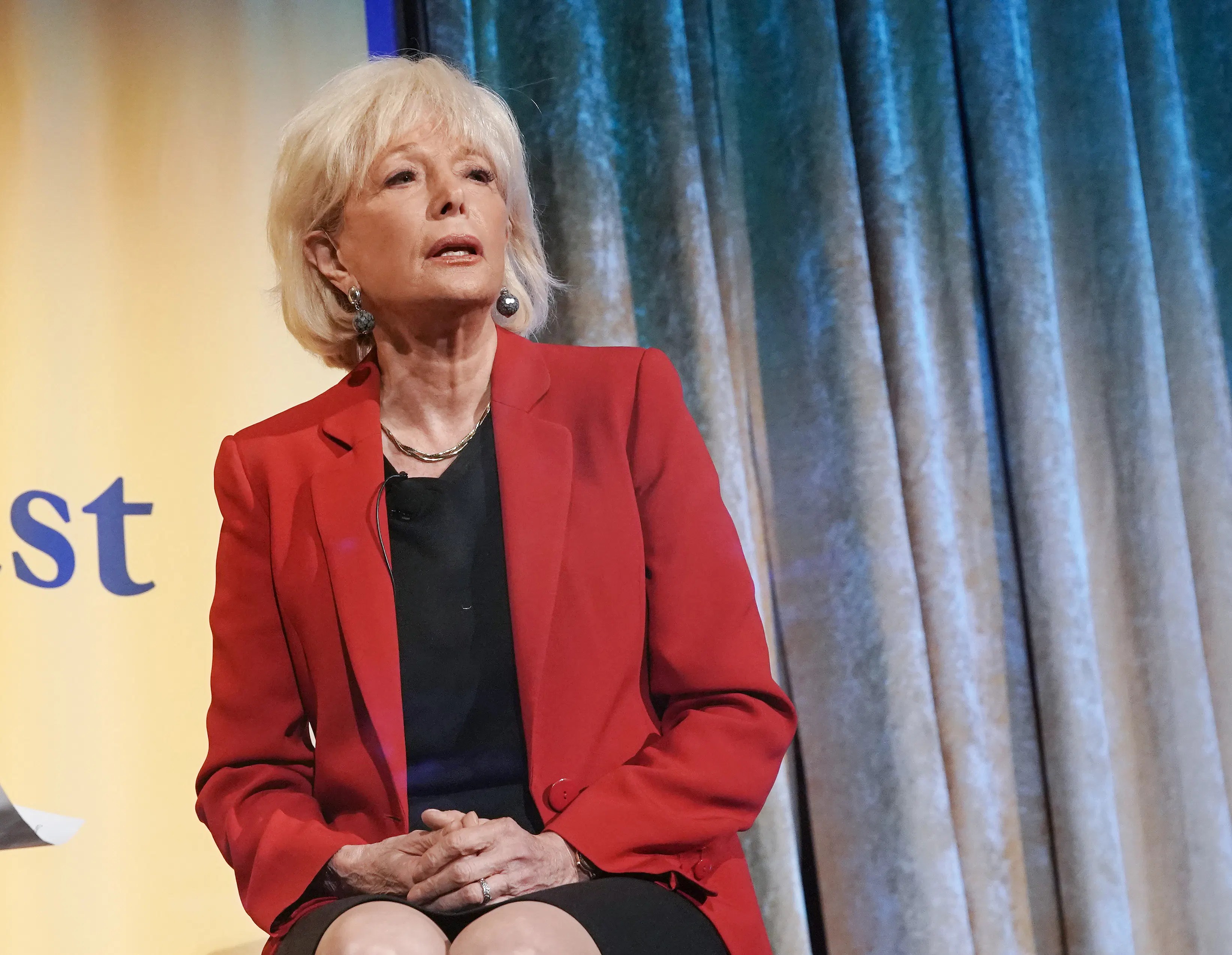 Lesley Stahl Legs(04)