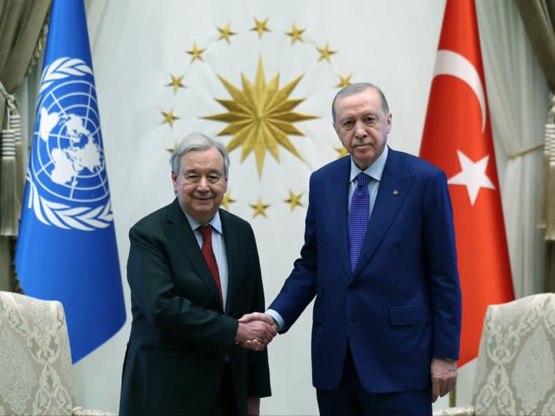 Based on this information, write a new short title in Turkish: Cumhurbaşkanı Erdoğan’dan Guterres’e barış ödülü. “Nerede acı varsa dindirmeye çalışıyoruz”