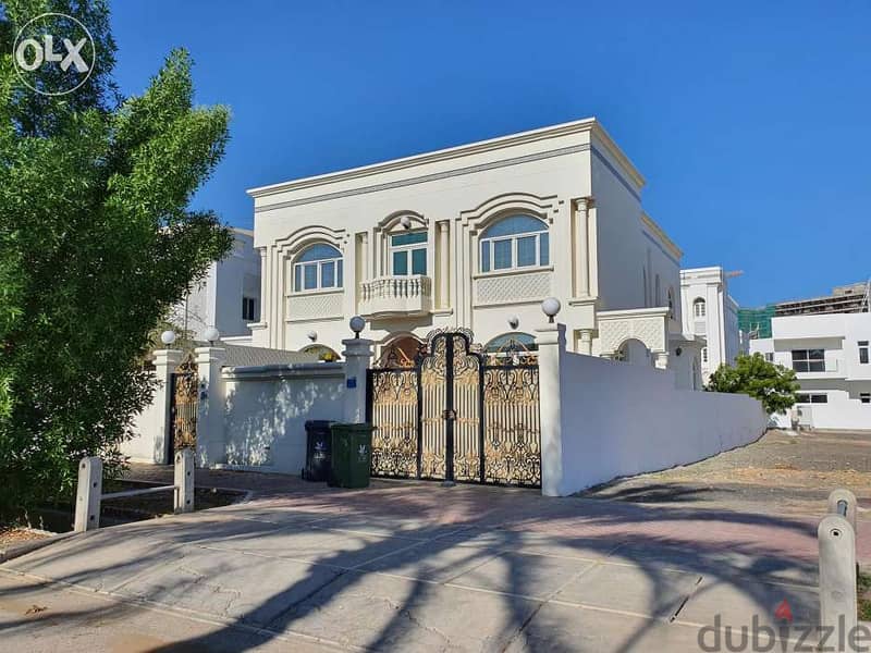 Beautiful Villa in shatti al Qurum Rent or Sale. Villas for Rent 110991158