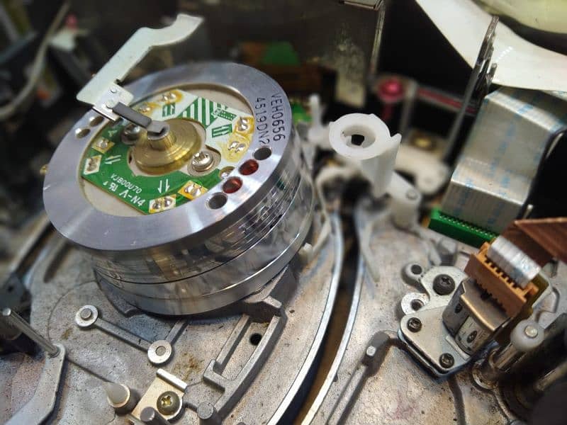 OLD IS GOLD. Vcr, VHS+DVD Combo and HDD DVD RECORDER available Video