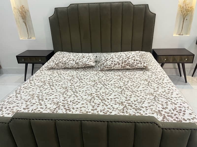 Double bed / bed set / dressing table / bed with side table Beds