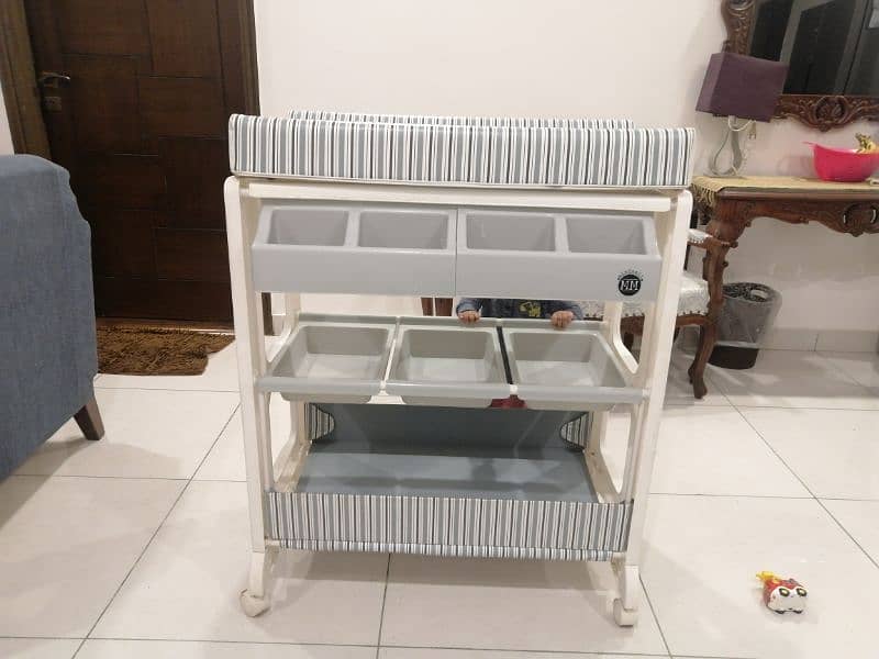 Changing Table with Bath tub Baby Cots 1078903069