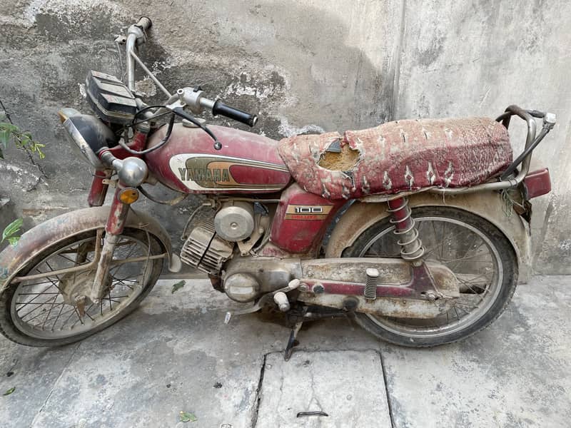 Yamaha 100 cc Deluxe 2 stroke Standard 1081339402