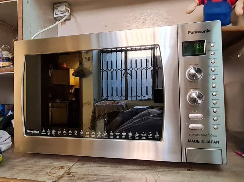 Panasonic Microwave Oven 42 litres Invertor Convection. Made in Japan