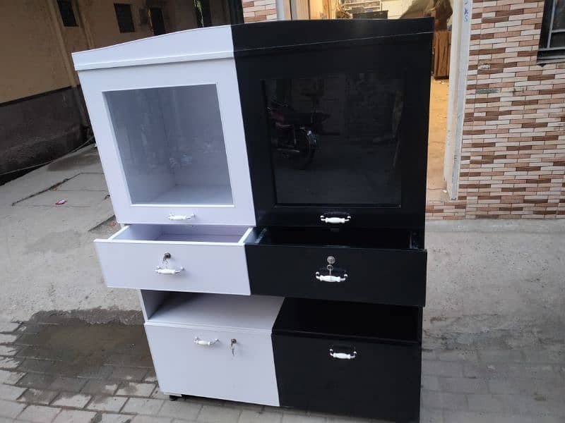 wooden Almari / Safe Almari / Cupboard / 3 door wardrobe/ Beds