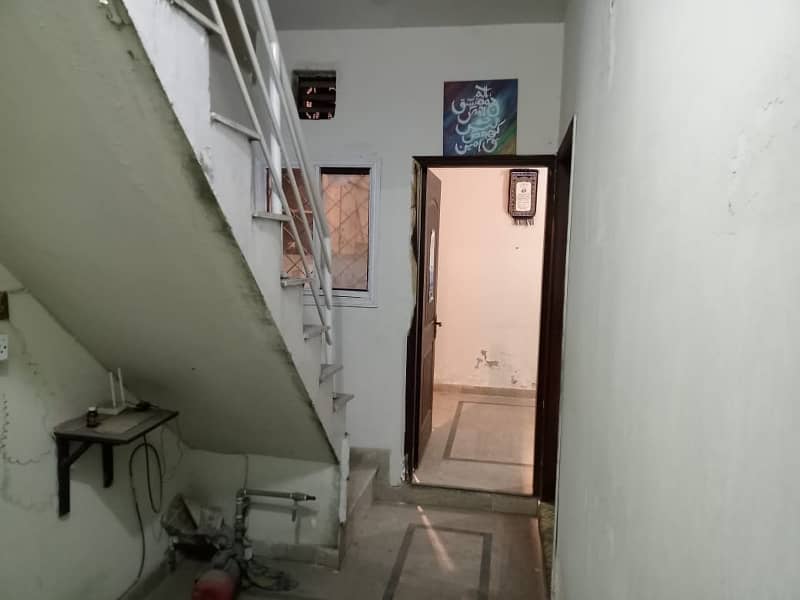 3.5 MARLA UPPER PORTION FOR RENT IN PEER COLONY Portions & Floors