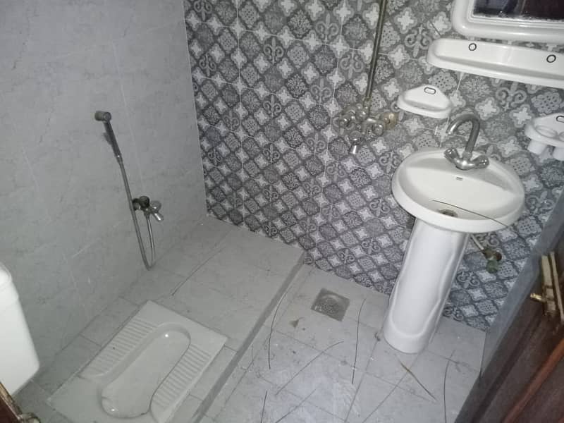 3.5 MARLA UPPER PORTION FOR RENT IN PEER COLONY Portions & Floors