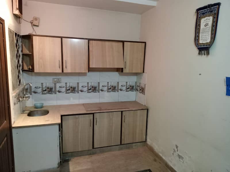 3.5 MARLA UPPER PORTION FOR RENT IN PEER COLONY Portions & Floors