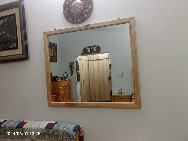 Mirror Mirrors 1088409075