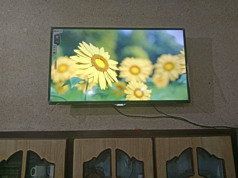 SMART TV LED 42 Inches TV Cables 1094620335