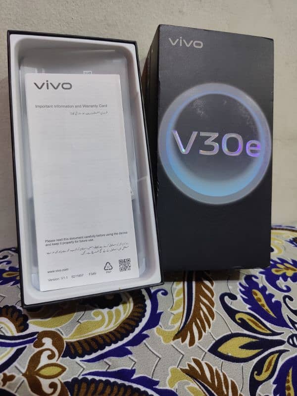 vivo v30e White color full box no exchange only sale Mobile Phones