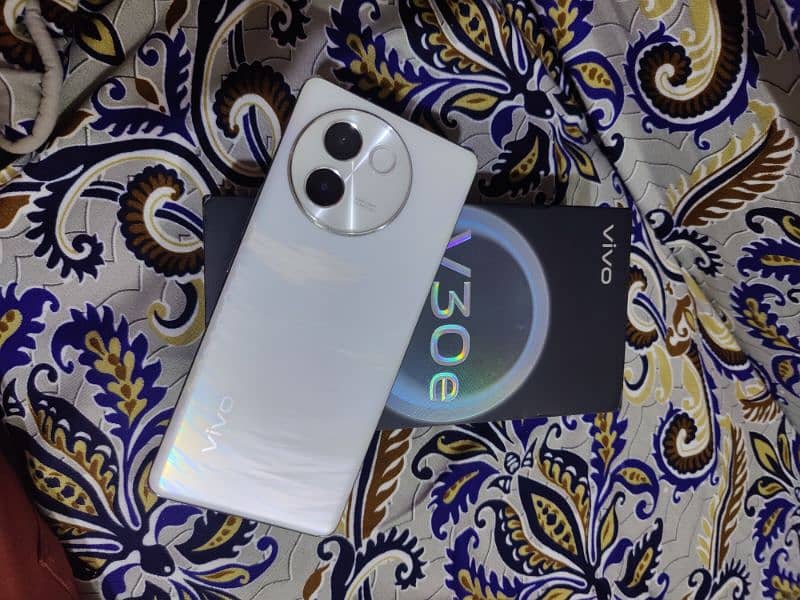 vivo v30e White color full box no exchange only sale Mobile Phones
