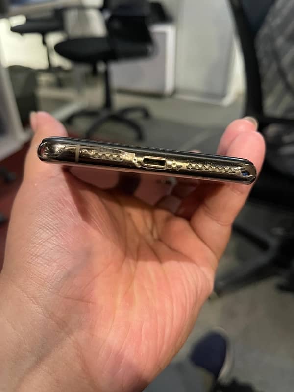 Iphone Xs Max Gold Colour Mobile Phones 1094659149