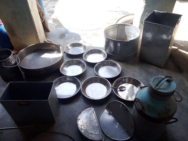 deep freezer aur dudh ka saman aur ek chips ki machine hai Other Home