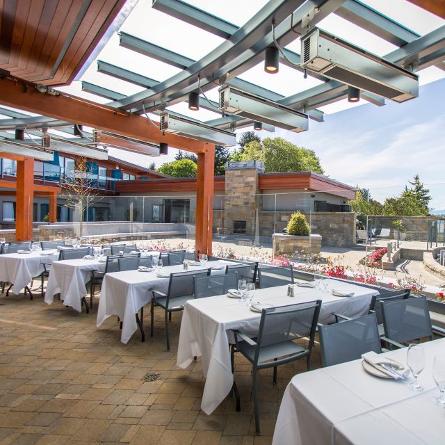 CView Restaurant at the Qualicum Beach Inn Updated 2024, Contemporary