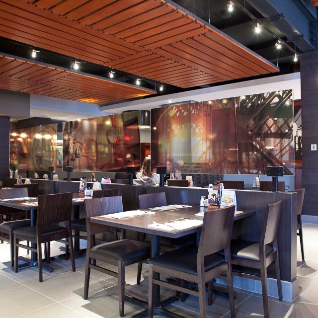 Rotisserie StHubert CôtedesNeiges Mis à jour en 2024, Restaurant