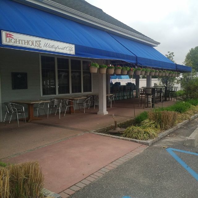 Lighthouse Waterfront Cafe Actualizado en 2024, restaurante